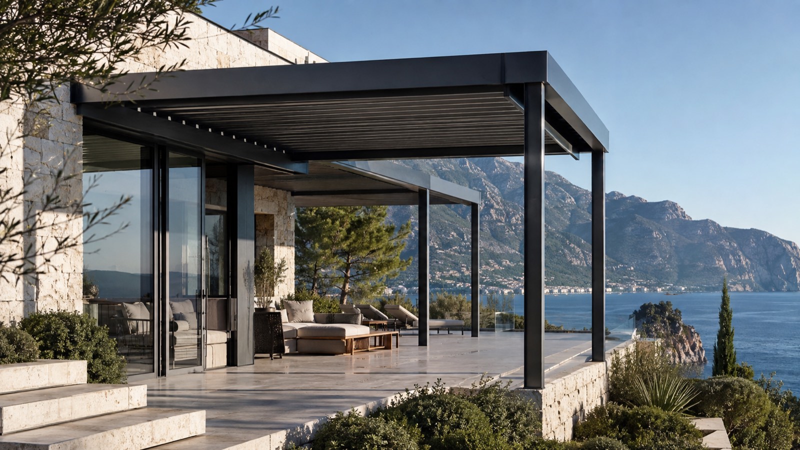 Čelična pergola nad terasom vile, pogled na Jadran — izvedena konstrukcija