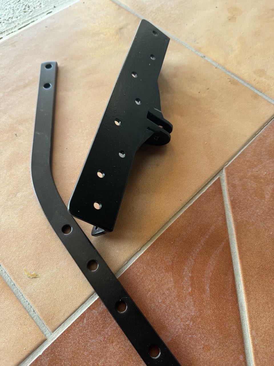 The painted bracket and the curved tie bar