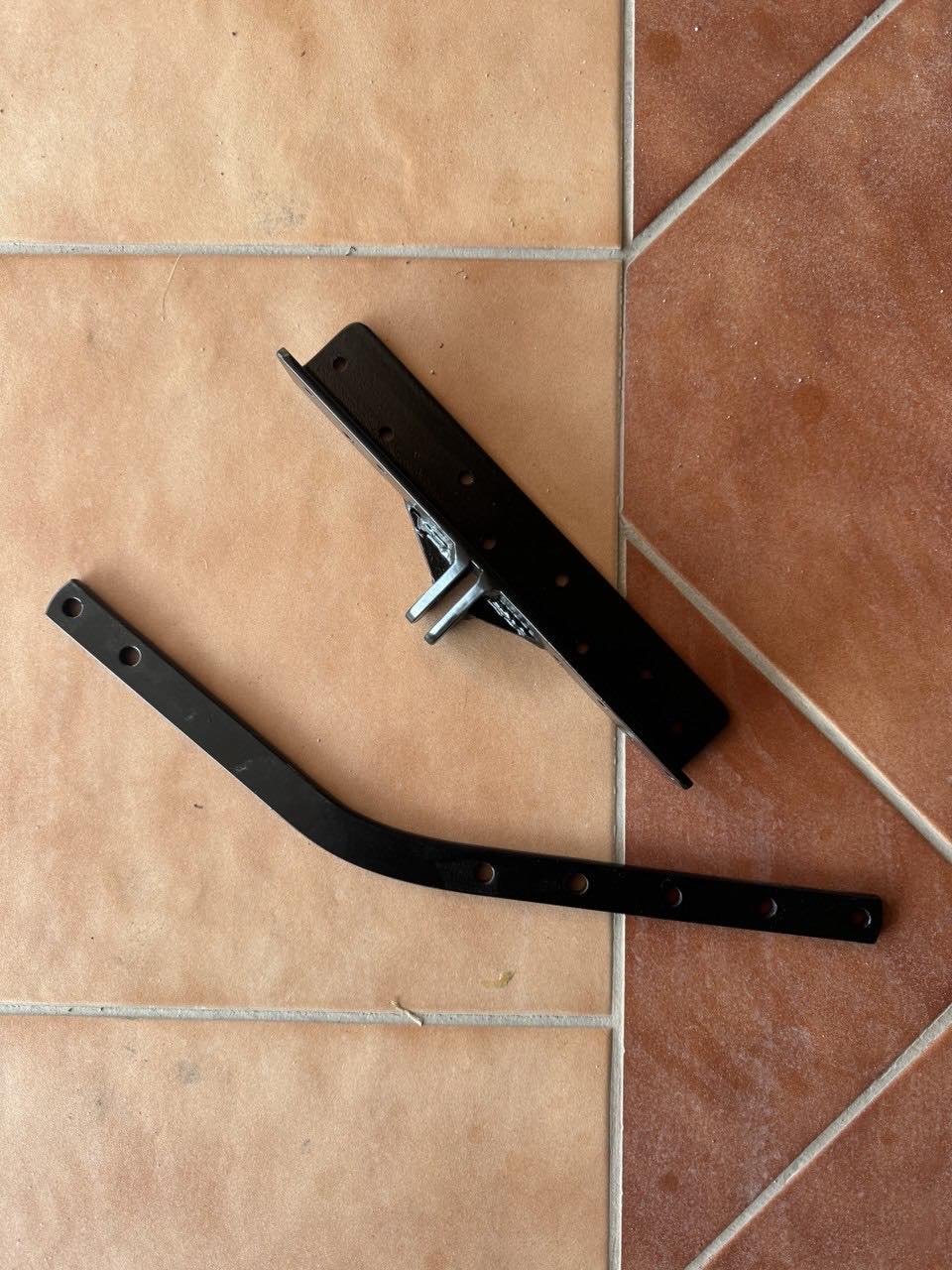 Bracket and tie bar after painting
